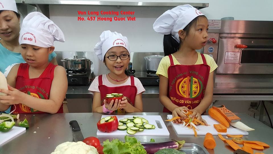 dạy trẻ nấu ăn